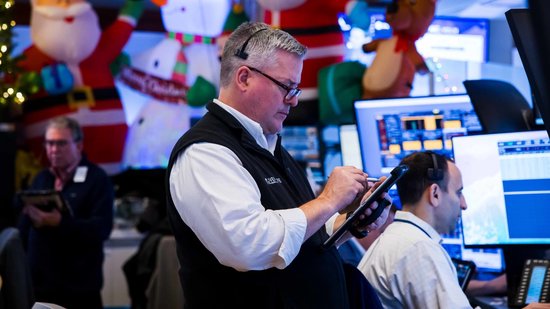 配资门户网 盘前：纳指期货涨0.37% 耐克大跌超10%